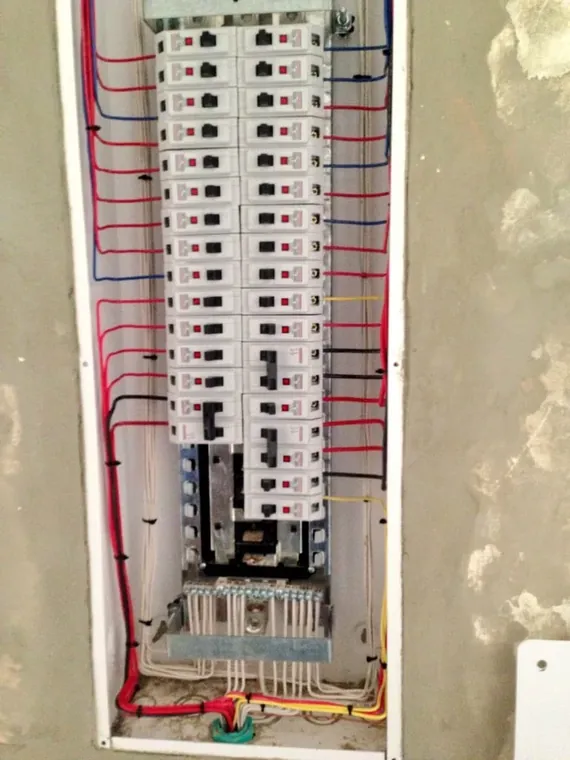 Instalación y reparación de tableros eléctricos en Bogotá